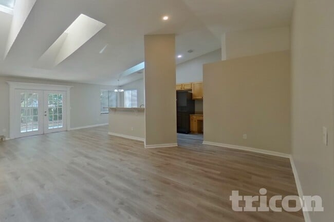 Photo - 12124 Roundham Ln N