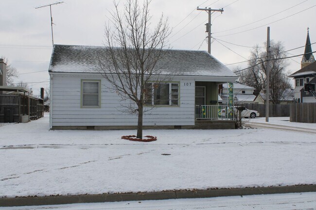 Building Photo - 3 Bedroom, 3 Bathroom House
