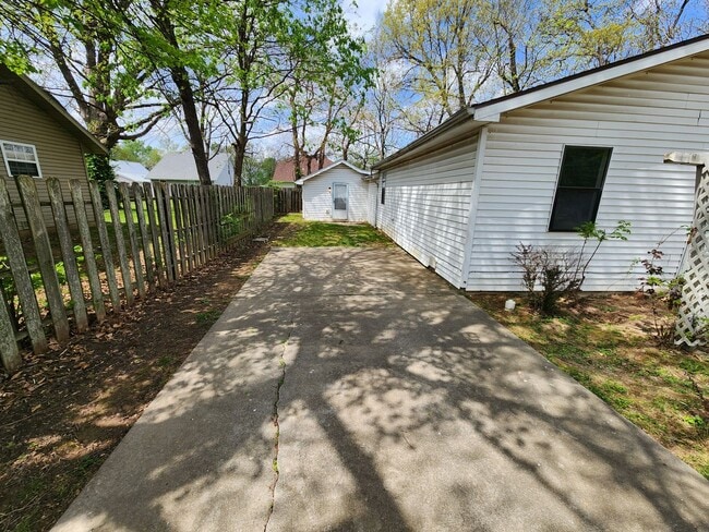 Photo - 1433 N Brown Ave