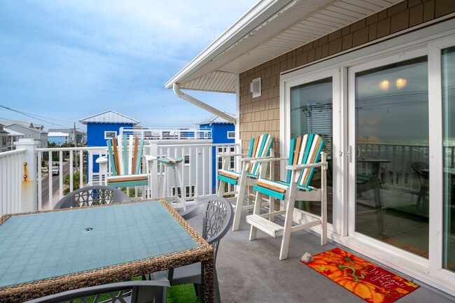 Building Photo - OFF-SEASON MONTHLY RENTAL - ESCAPE THE WIN... Unit 3B