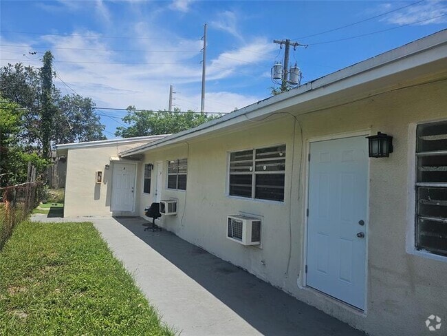 Building Photo - 145 SW 5th Ct Unit 1 Rental