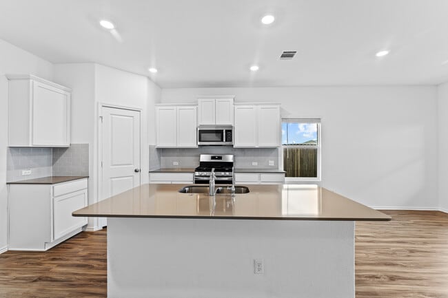 Photo - 129 Escondido Cir