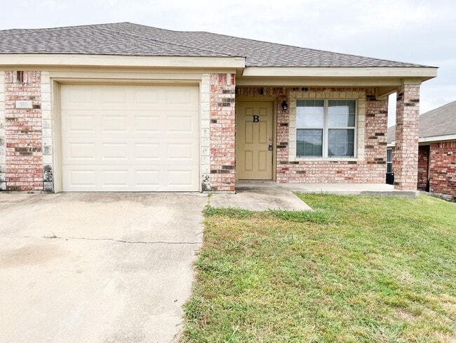 Building Photo - 310 N 10th St Unit B