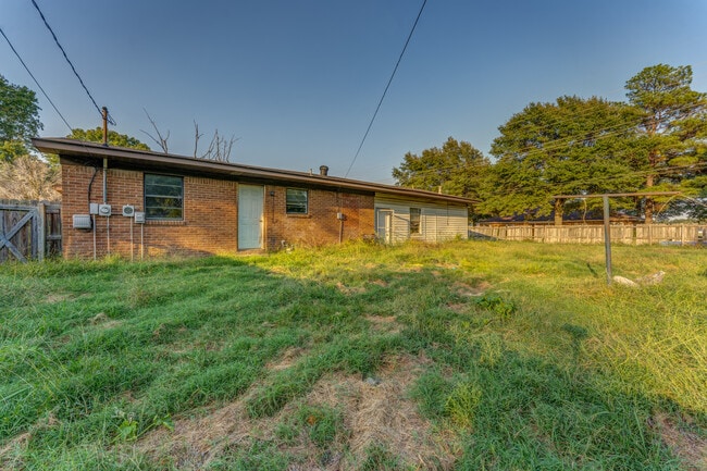 Photo - 121 W Pecan St
