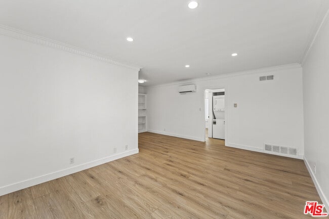 943 2nd St Unit 4