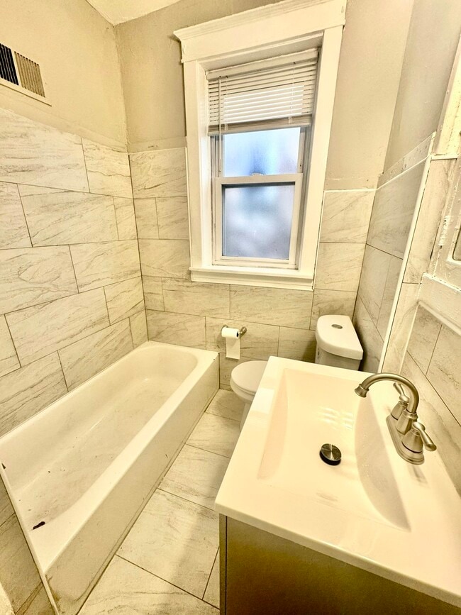 Photo - 4055 Tholozan Ave