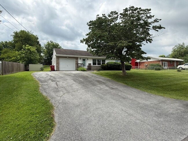 Photo - 3/2 bath home - Town Acres School District!