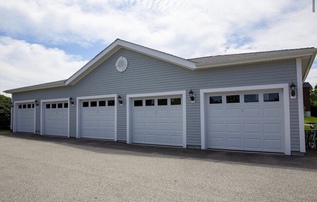 Photo - 1 Admiralty Dr