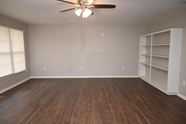 Photo - 721 Maple St