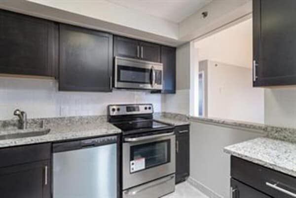 Building Photo - 1025 Hancock St Unit 12J