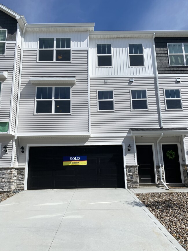 Building Photo - 166 NE 23rd Ln Rental