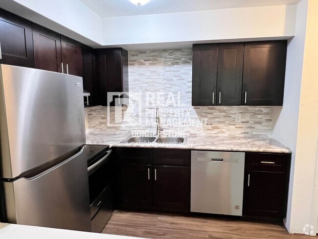 Building Photo - Budget-Friendly Comfort | 2-Bedroom with U... Unit 3 Rental
