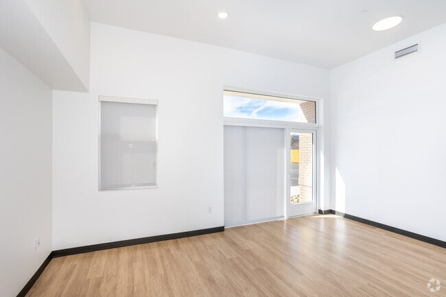 2BR, 1BA - 940SF - Living Room