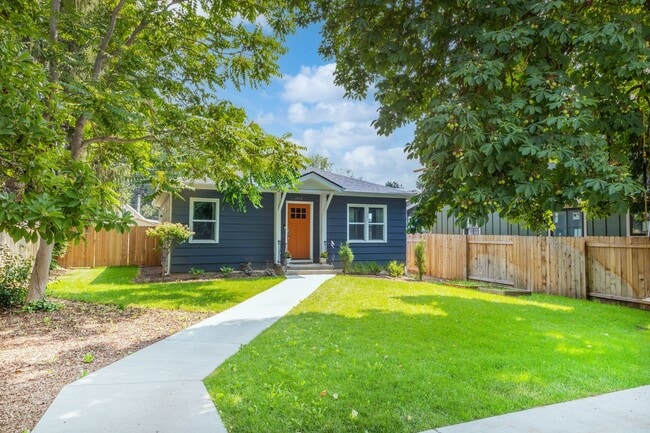 Building Photo - Cozy 2-Bedroom Retreat in North End Boise: Fantastic Location with Elegant Upgrades