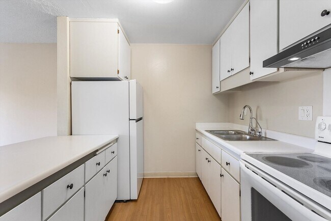 Photo - 1327 Webster St