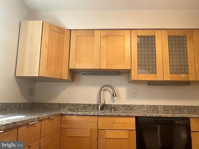 Photo - 6327 Joslyn Pl