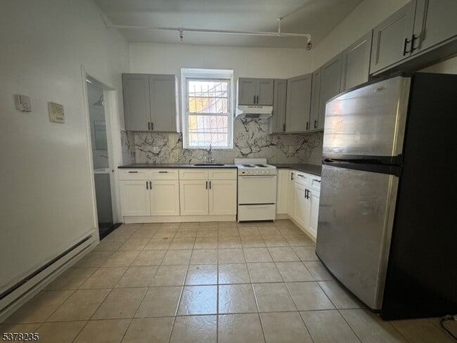 Building Photo - 275 Main St Rental