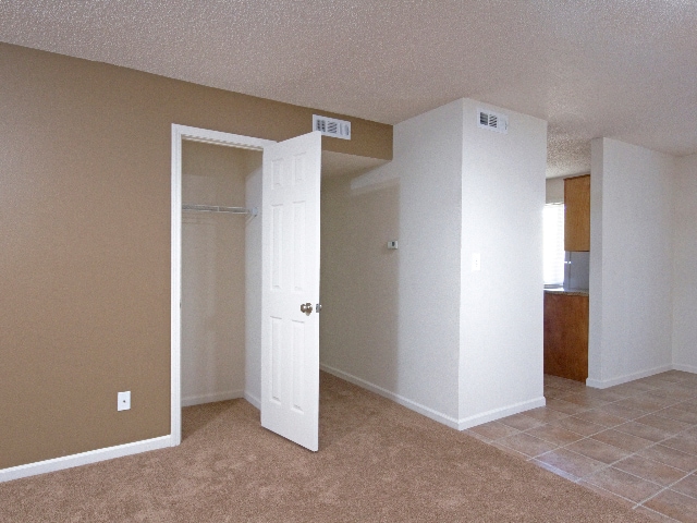 Quail Ridge Apartments 1 Bedroom Living Room and Dining Room - Quail Ridge East Apartments