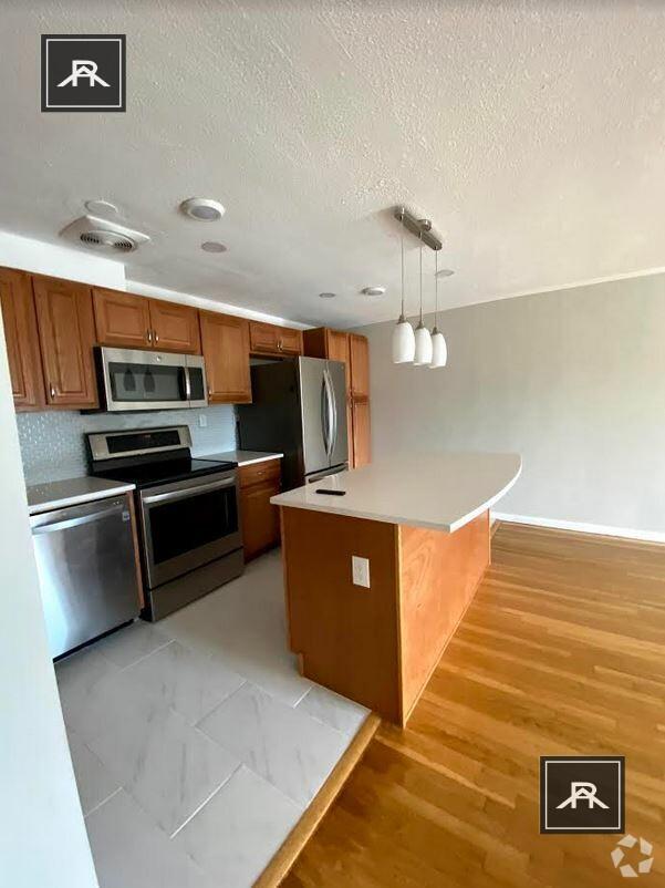 Building Photo - 2 bedroom in Brookline MA 02446 Unit 411 Rental