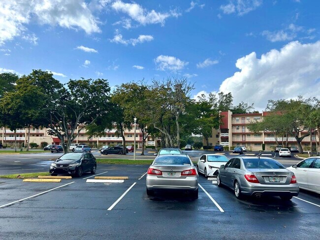 Photo - 1050 Country Club Dr Unit 303