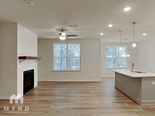 Photo - 757 Riverwood Pass