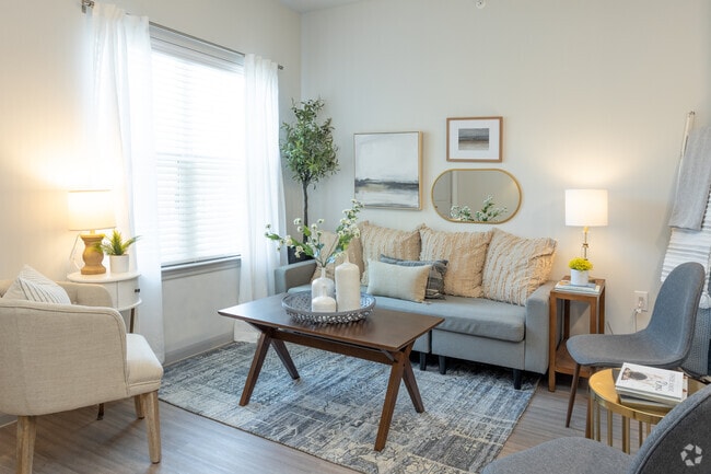 1BR, 1BA - 650SF