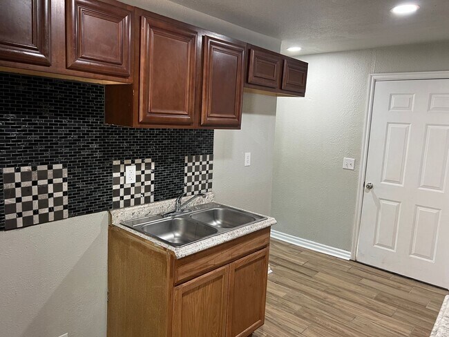 Photo - 2 Bed 1 Bath Newly Remodeled Home in Midwe...