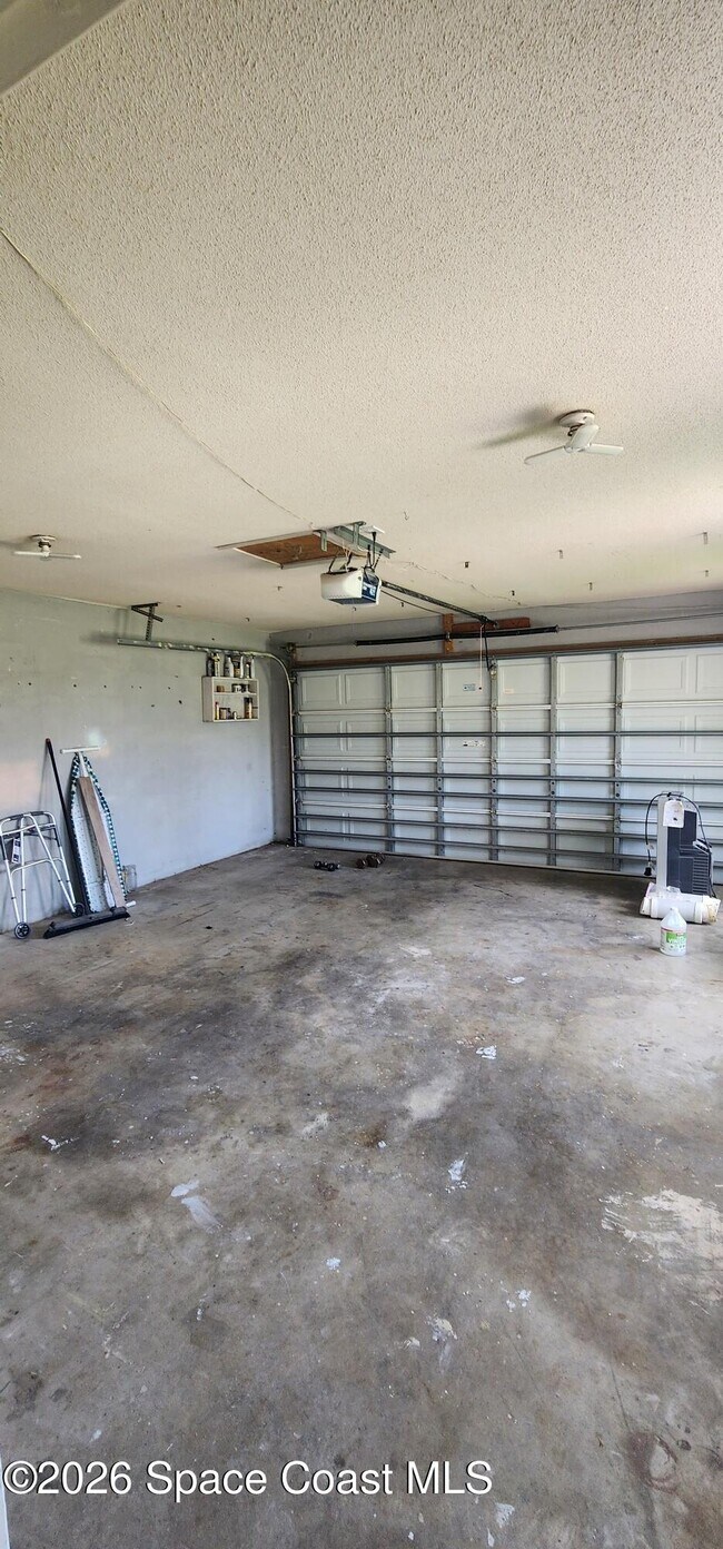 Photo - 570 Capri Rd