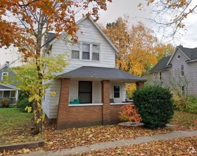 Building Photo - West Side 3BR Upper Unit 2 Rental