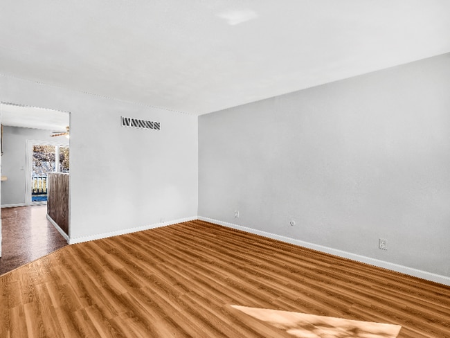 Photo - 104 Britanna Dr