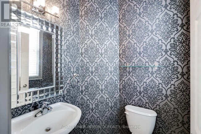 Photo - 432 Tillsonburg St