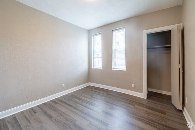2BR, 1BA - 750SF - Bedroom