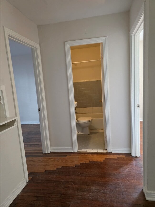 Building Photo - 3817 S Shepherd Dr Unit 2