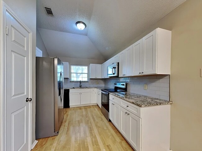 Photo - 923 Teakwood Ln