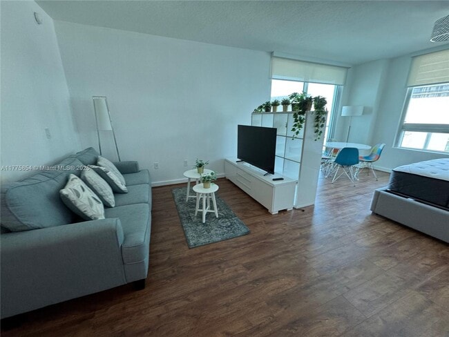 Building Photo - 1900 N Bayshore Dr Unit 4005 Rental