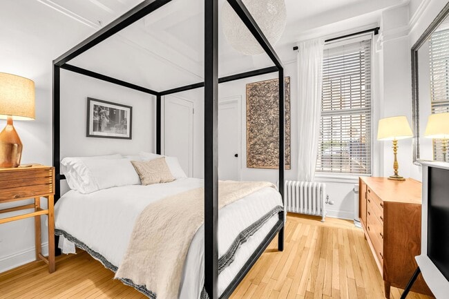 Photo - 137 E 28th St