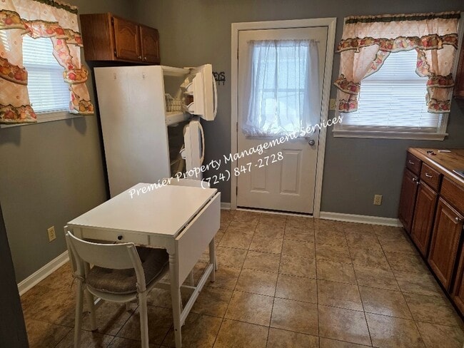 Photo - 1176 March St