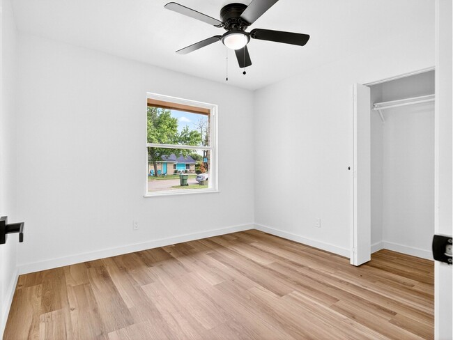 Photo - 709 Brookview Dr