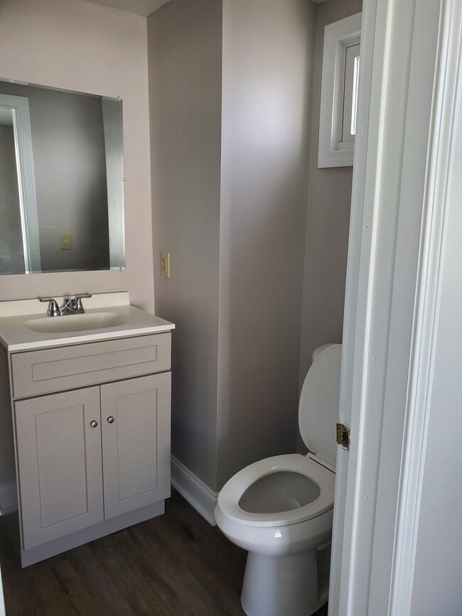 vista al baño - 78 Cowden St Unidad 2