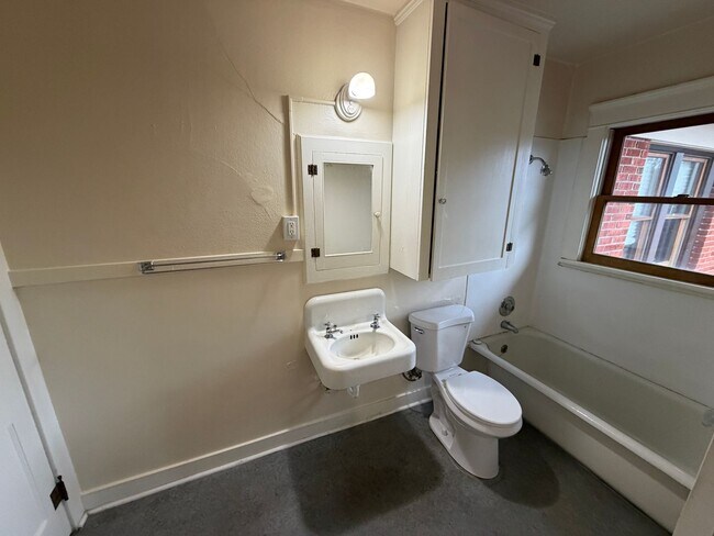 Photo - GOL - 304 (Studio) Unit 304