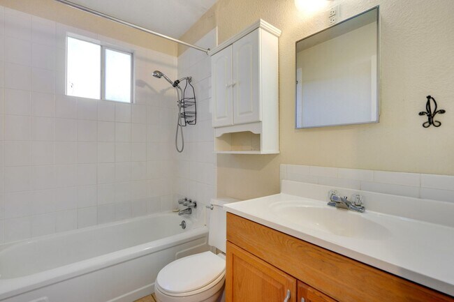 Photo - 2108 Applewood Rd Unit 2108 Applewood Rd