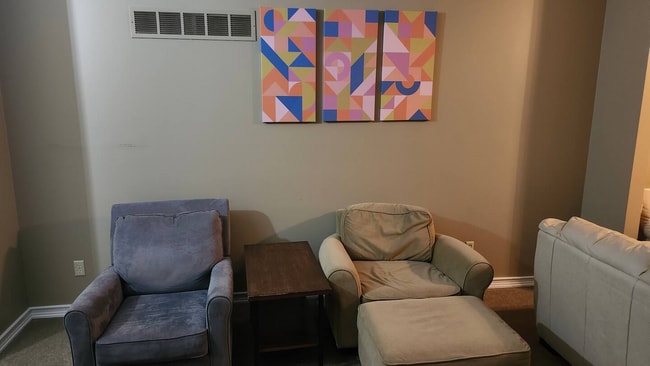 Photo - 8749 Park St