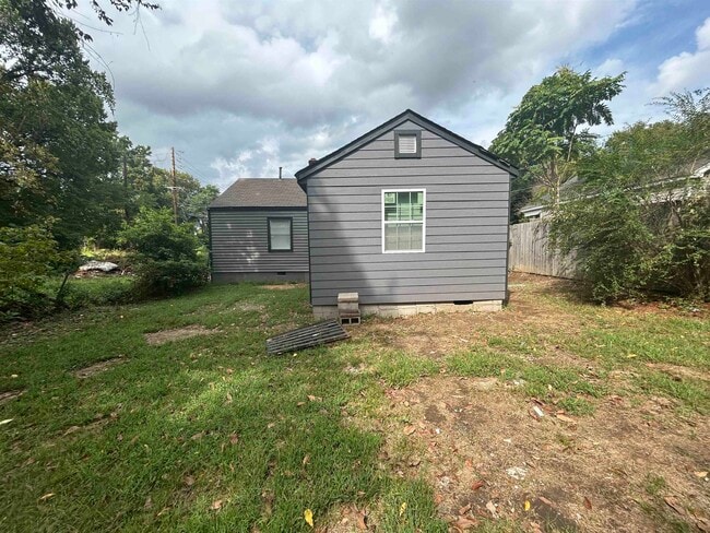 Photo - 2603 Snowden Ave