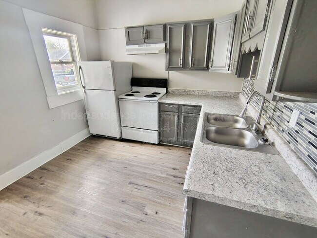 Photo - 817 S Main St