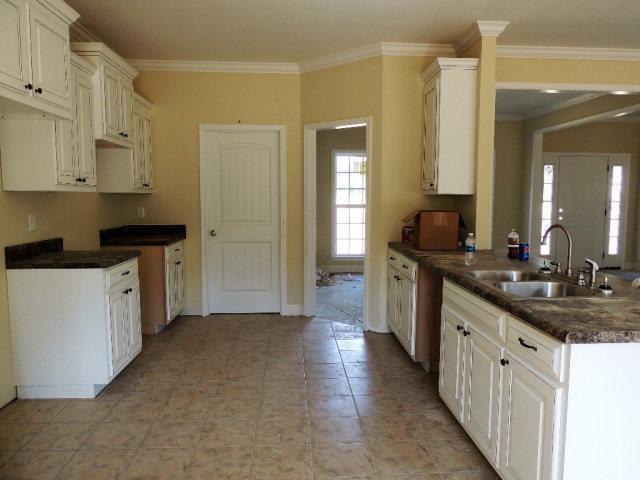 Photo - 634 Winifred Rd