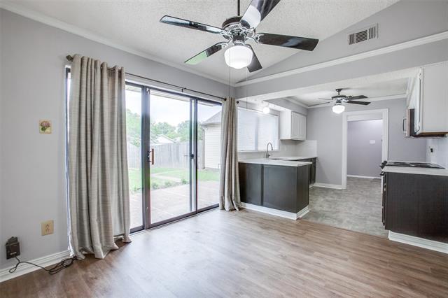 Photo - 1122 Melissa Ln