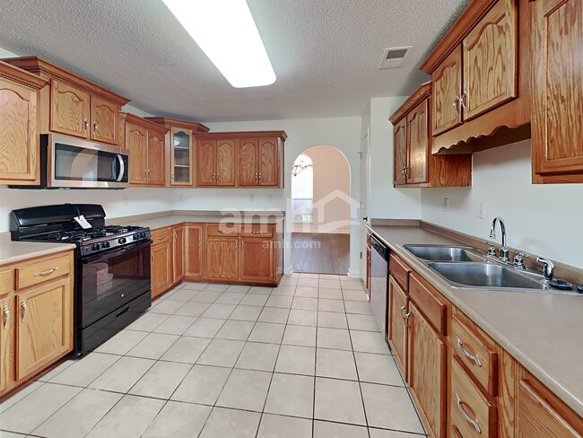 Photo - 8014 New Castle Cv