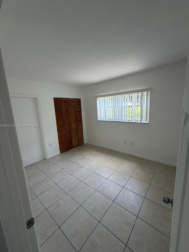 Building Photo - 1290 NE 119th St Unit 2A