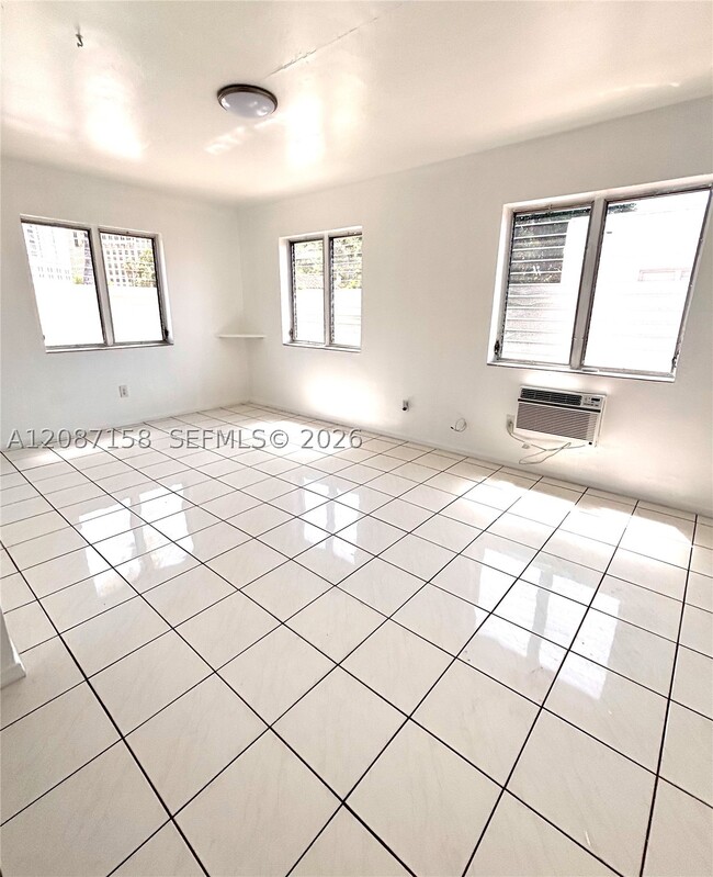 Photo - 25 Navarre Ave Unit 3