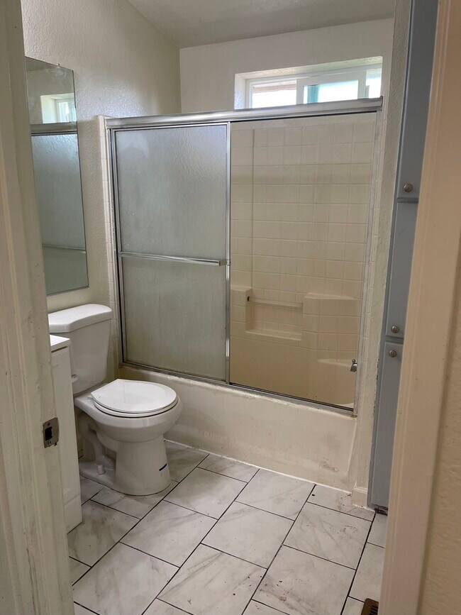 Photo - 1530 E Annadale Ave